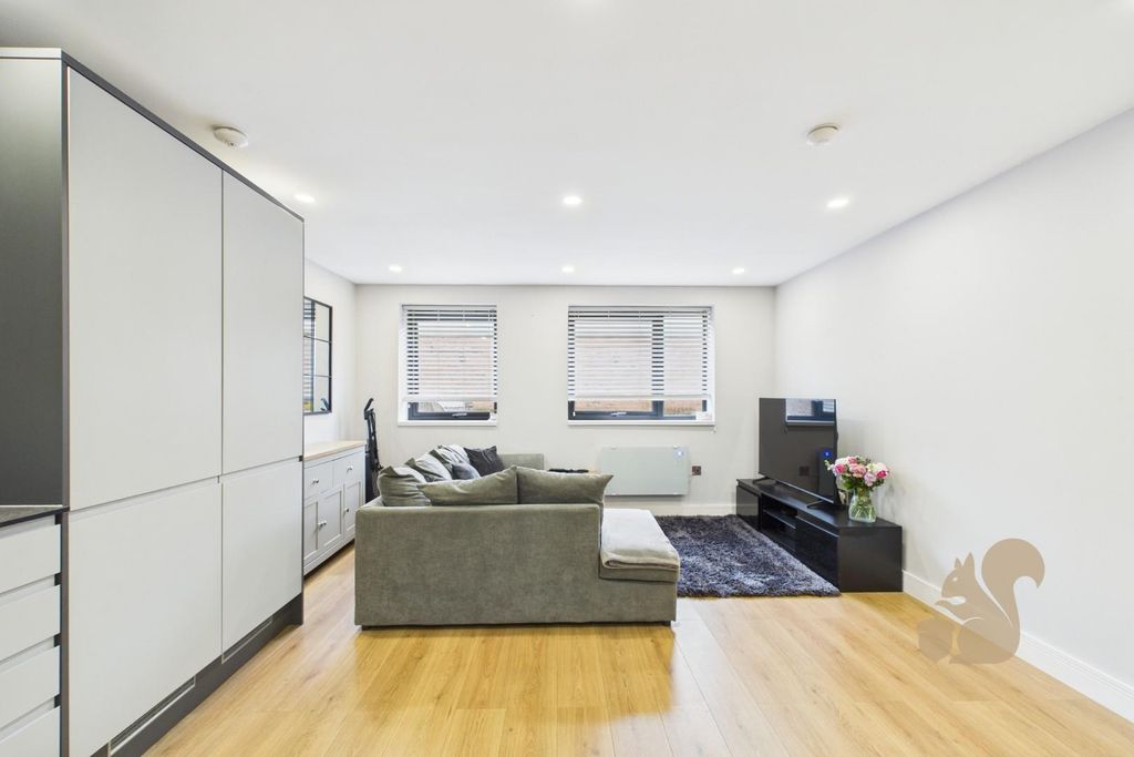 Property photo 3 of 14 Cam01659G0-Pr0691-Still015.Jpg