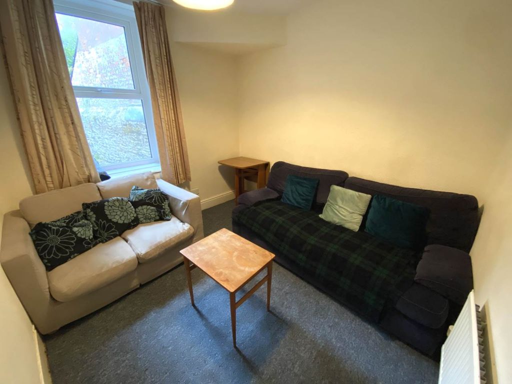 Property photo 3 of 9 Living Room