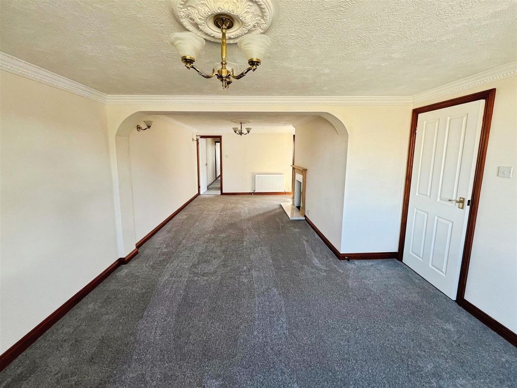 Property photo 3 of 19 Living Room