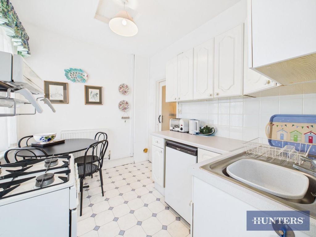 Property photo 3 of 10 Kitchen
