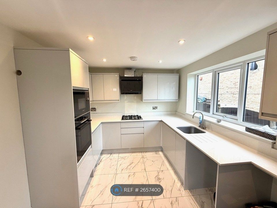 Property photo 3 of 23