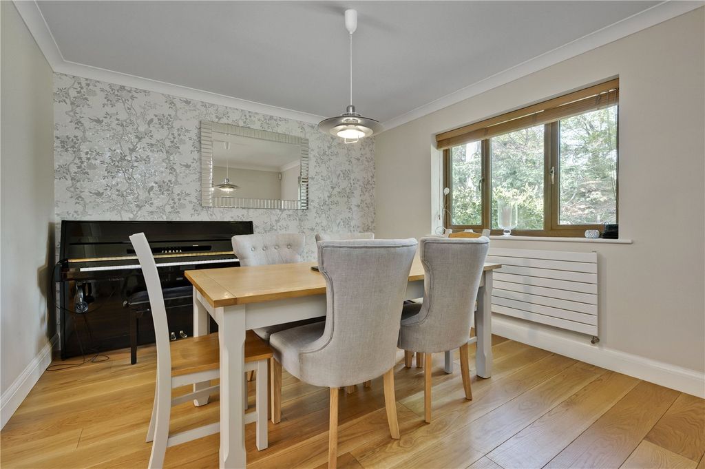 Property photo 3 of 7 Dining
