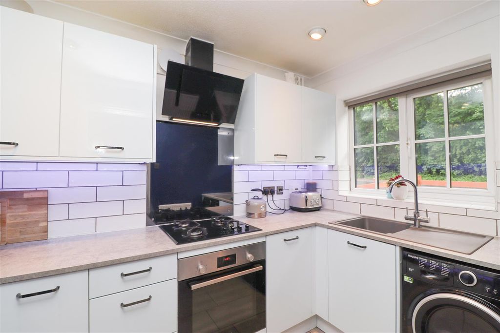 Property photo 2 of 14 Kitchen