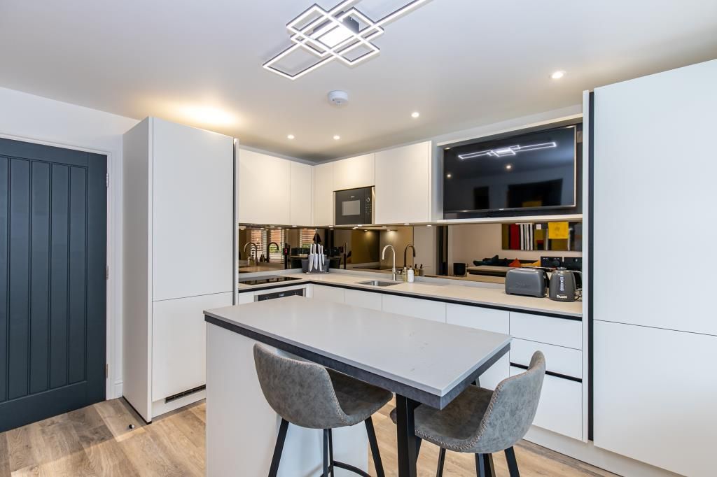 Property photo 3 of 10 Kitchen