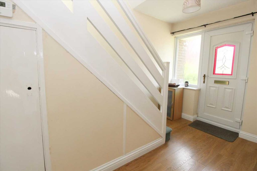 Property photo 2 of 12 Entrance Hall