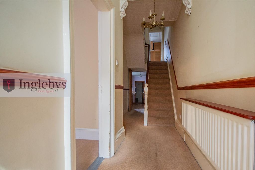 Property photo 2 of 29