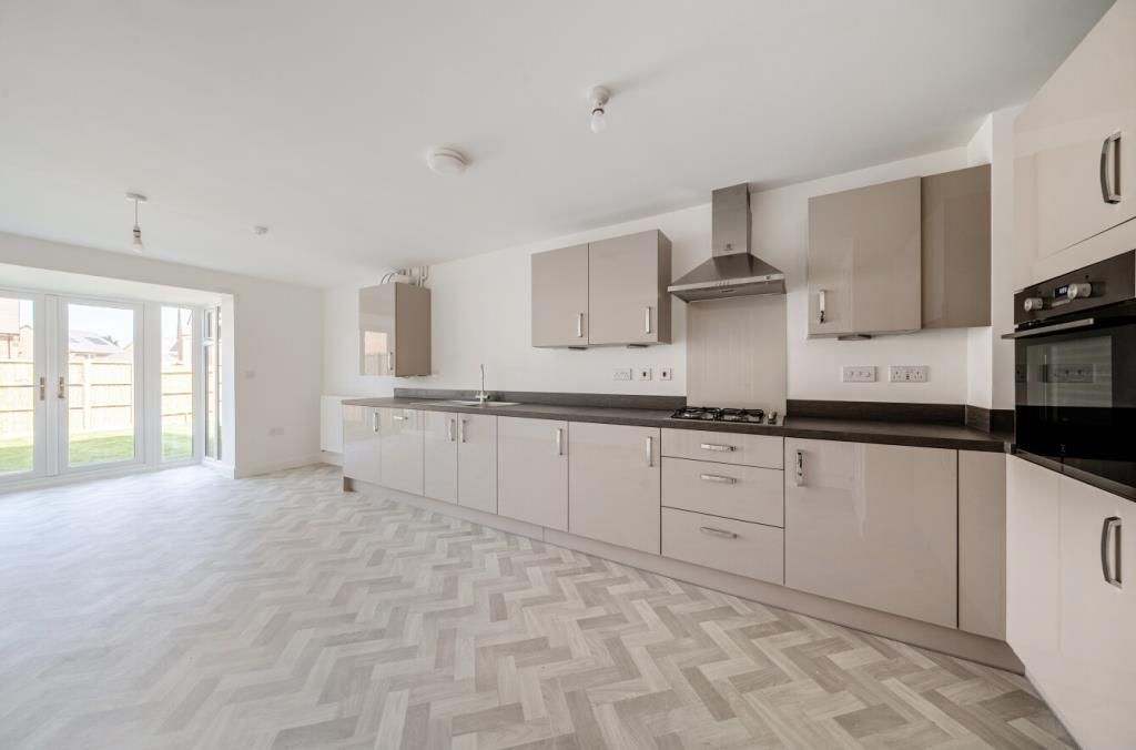 Property photo 3 of 19 Kitchen