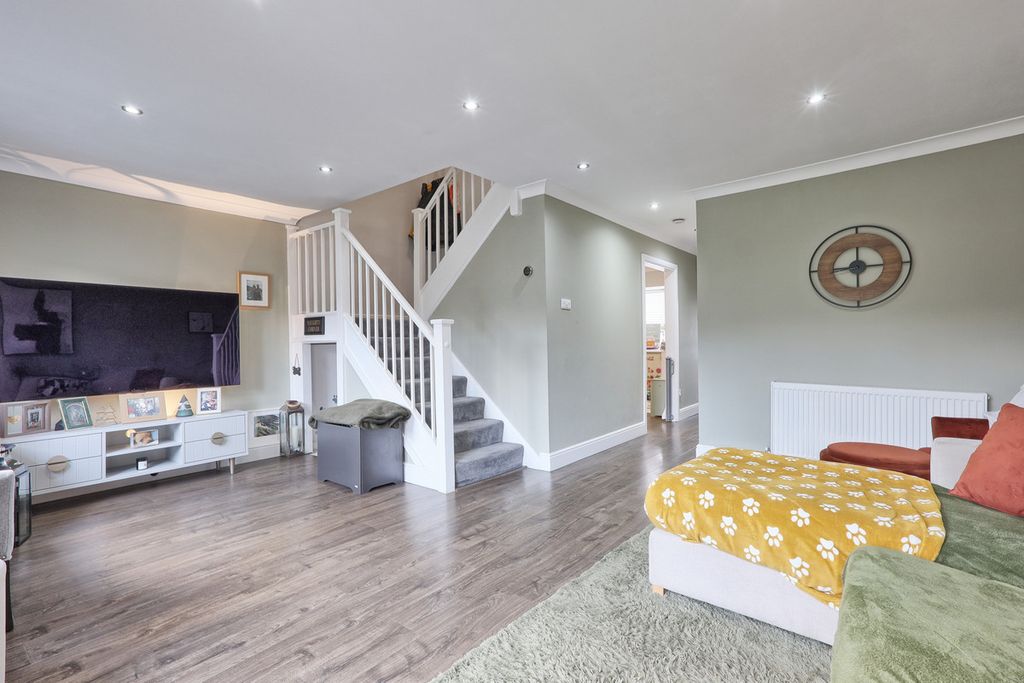 Property photo 2 of 34