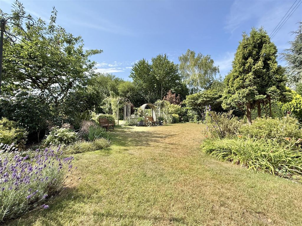 Property photo 2 of 28