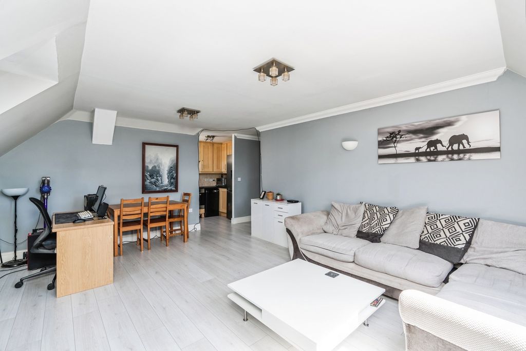 Property photo 3 of 11 Pbox-Img.Jpg