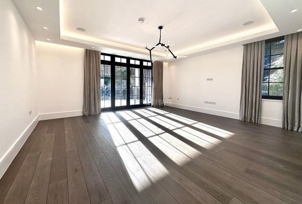 Additional image 8 of 2 bed flat to rentBeech Hill, Hadley Wood EN4