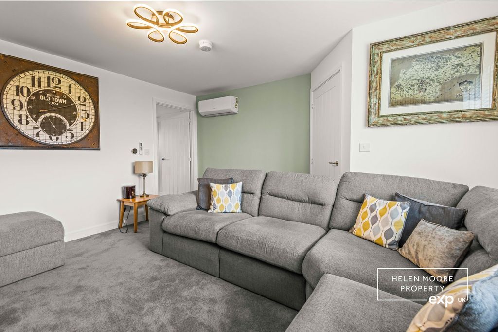 Property photo 3 of 21