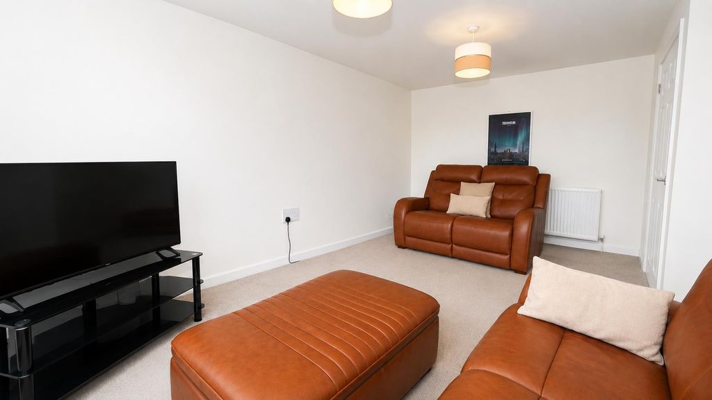 Property photo 2 of 22 Lounge.Png