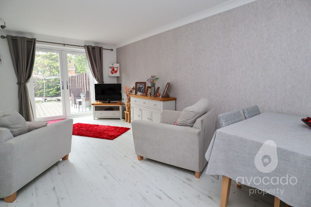 Property photo 3 of 13 4412399