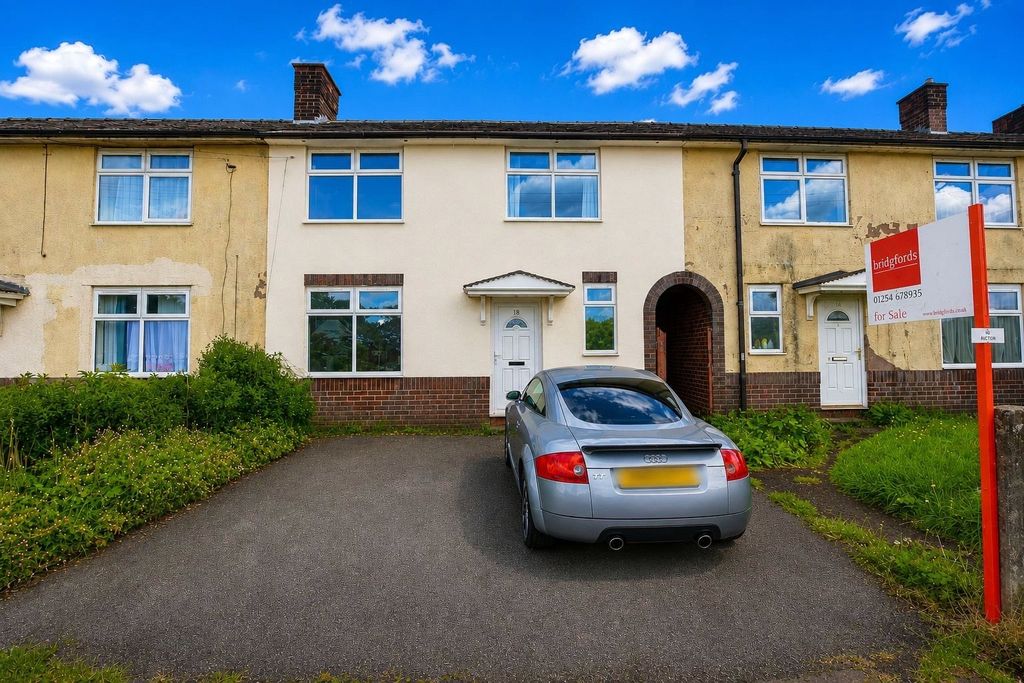 Property photo 1 of 10 External