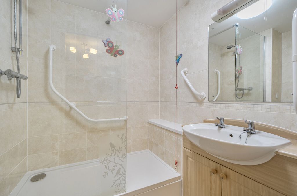 Additional image 6 of 1 bed flat for saleDunheved Road, Launceston, Cornwall PL15