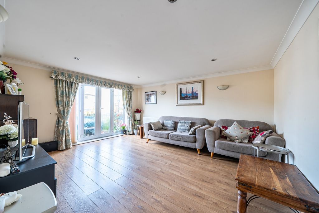Property photo 2 of 13 1435026-9-69c5531...