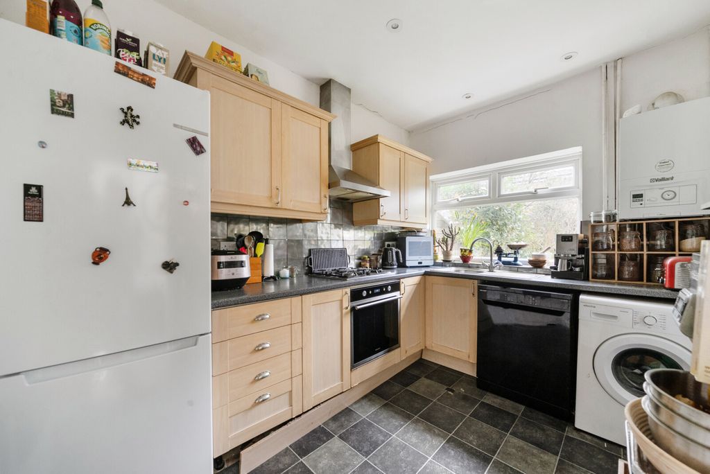 Property photo 2 of 11 1397503-4-696929F...