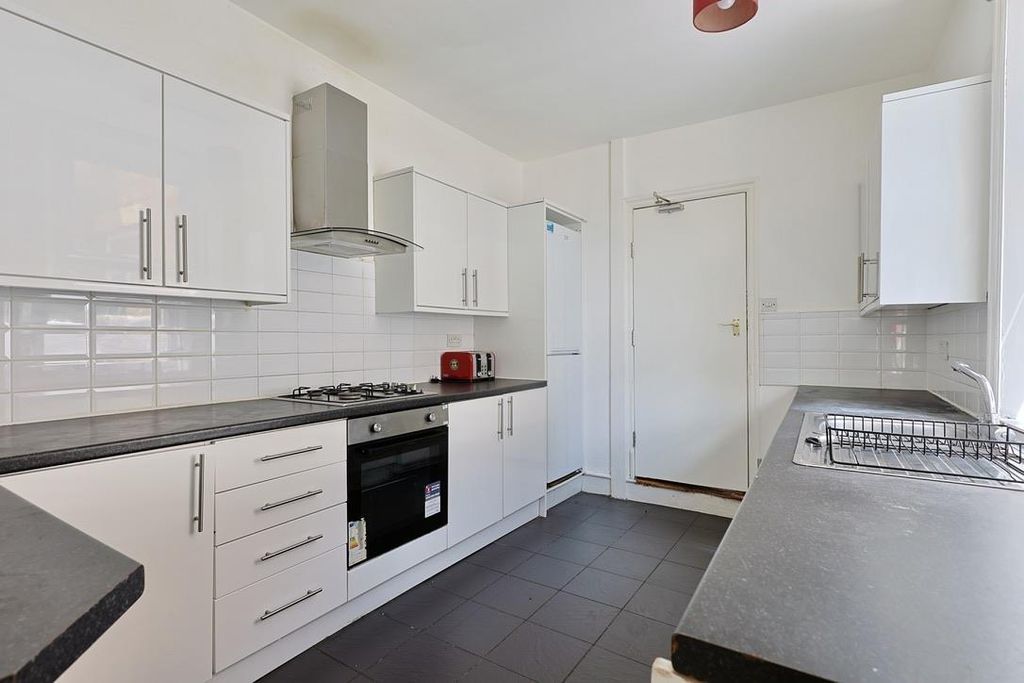 Property photo 2 of 22 B6F97588-1B9C-4431-B8F5-E06Be400B264_1_105_c.Jpeg