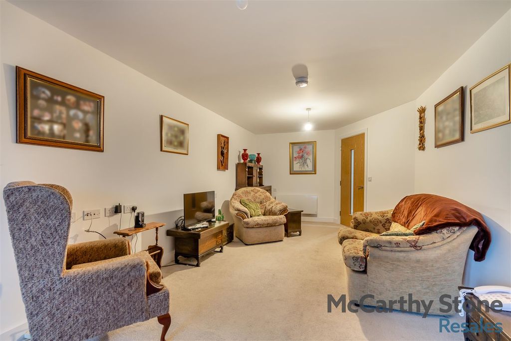 Property photo 3 of 49 8669159-Interior18.Jpg
