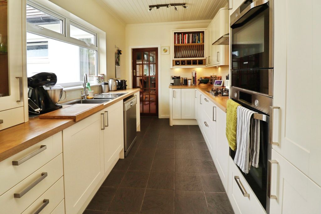 Property photo 2 of 41