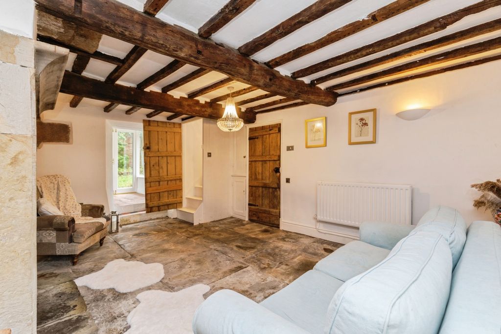 Property photo 3 of 16 Lounge