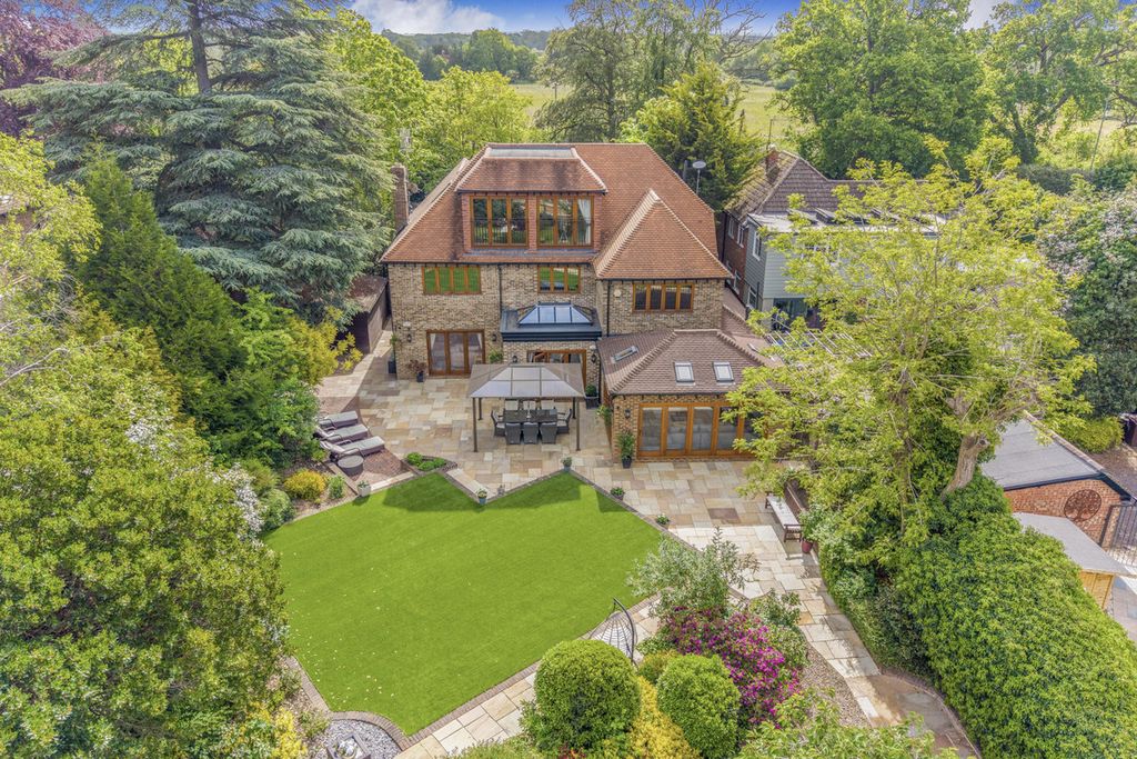 Property photo 2 of 37