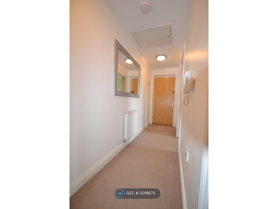 Property photo 2 of 9 Hall