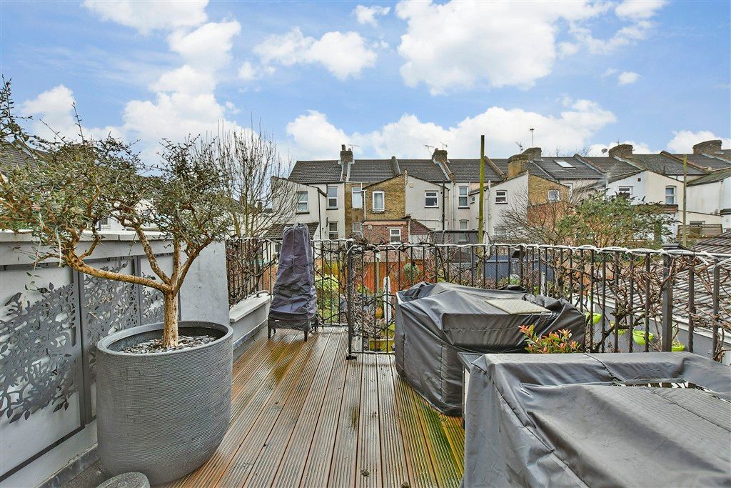 Property photo 2 of 12 Balcony / Terrace