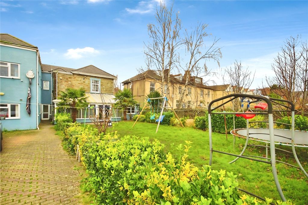 Property photo 2 of 17 Picture No. 26