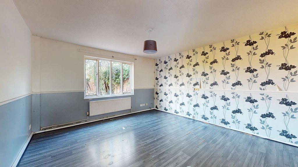Property photo 2 of 19 21 Longworth Close, Thamesmead, London, Se28 8Pe
