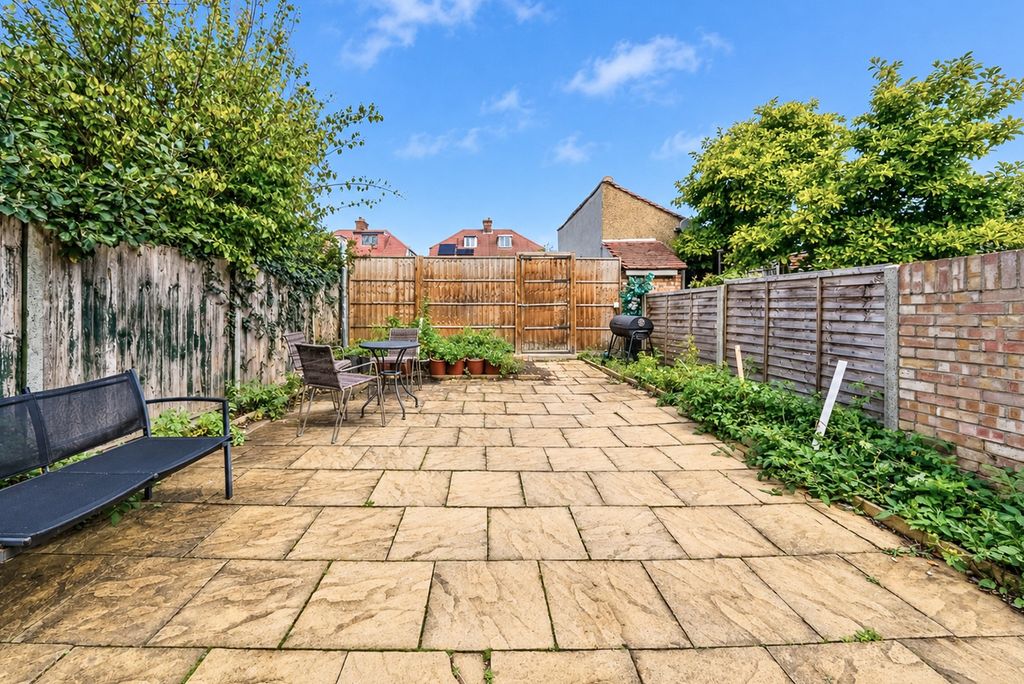 Property photo 2 of 32
