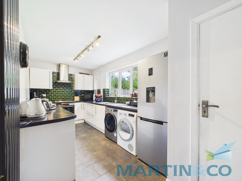 Property photo 3 of 16 Cam01870G0-Pr0224-Still007