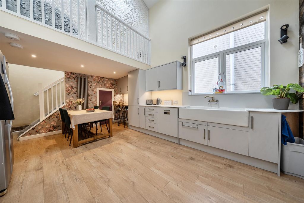 Property photo 2 of 14 2