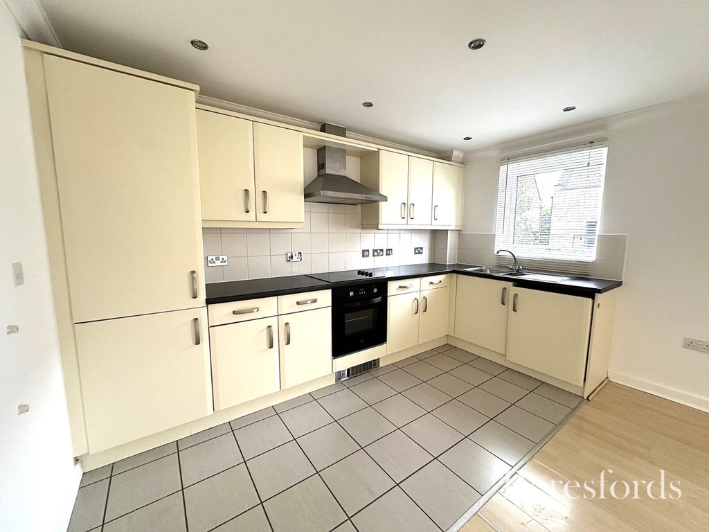 Property photo 3 of 10 Kitchen