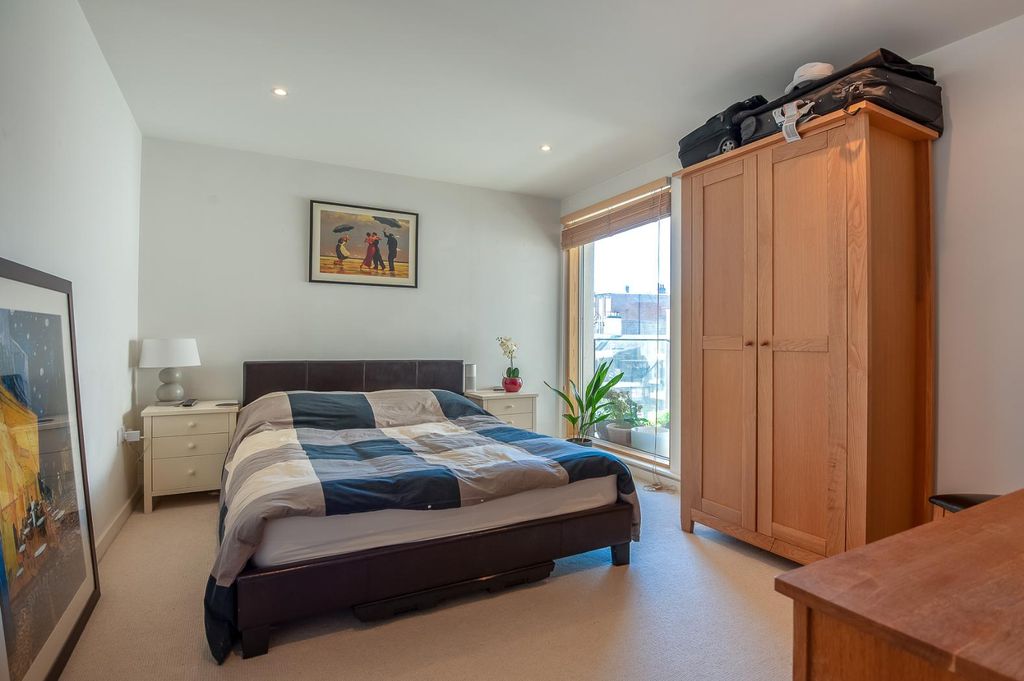 Property photo 2 of 8