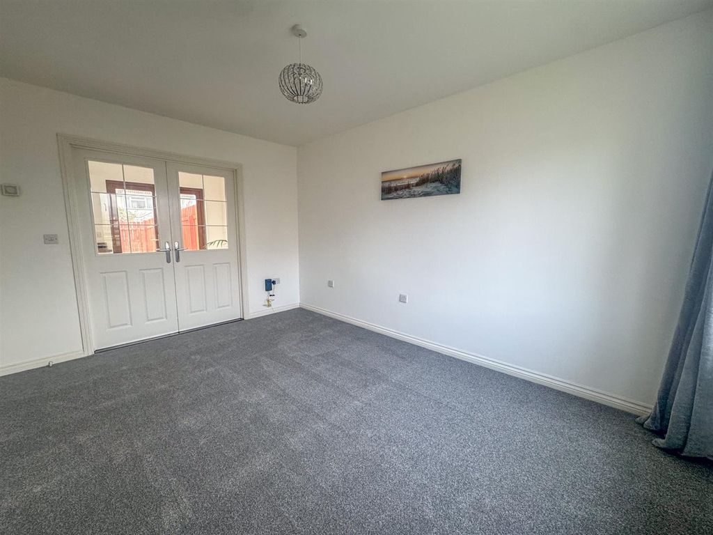 Property photo 3 of 18 32 Fuchsia Close (5).Jpg