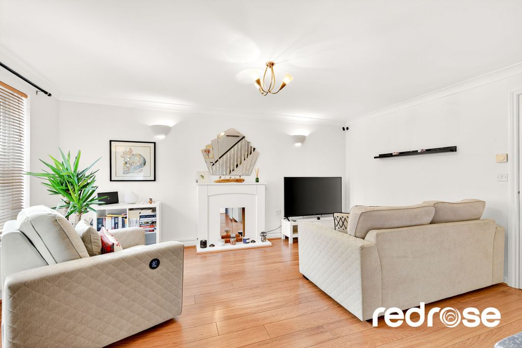 Property photo 2 of 18 Web_32 Main St-11-2500Px