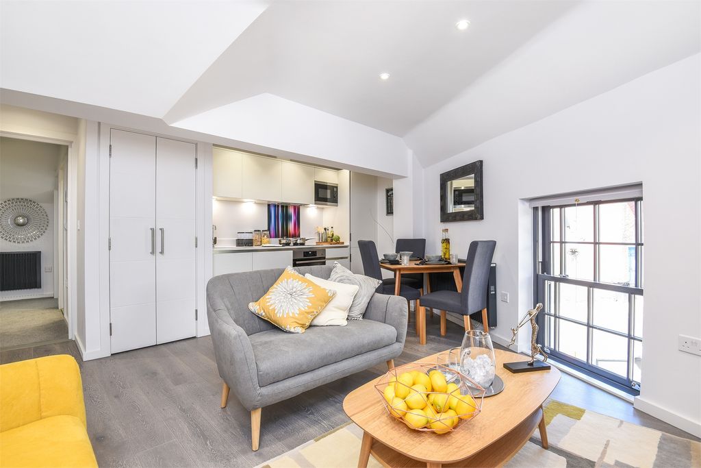 Property photo 2 of 8 Picture 02