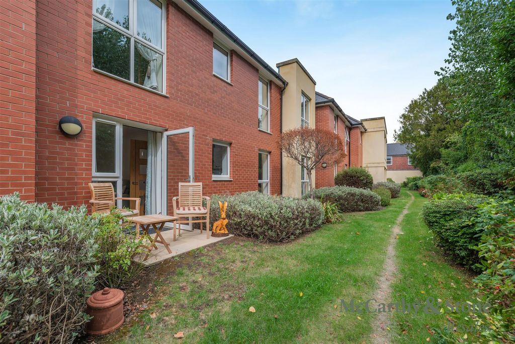 Property photo 1 of 23 8703554-Exterior03.Jpg