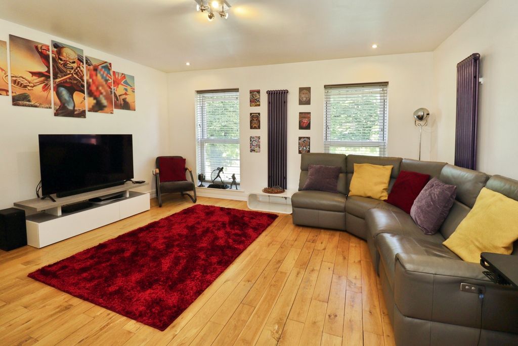 Property photo 3 of 19