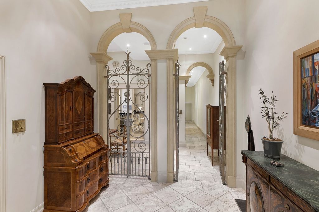Property photo 3 of 8 Cadogan Square