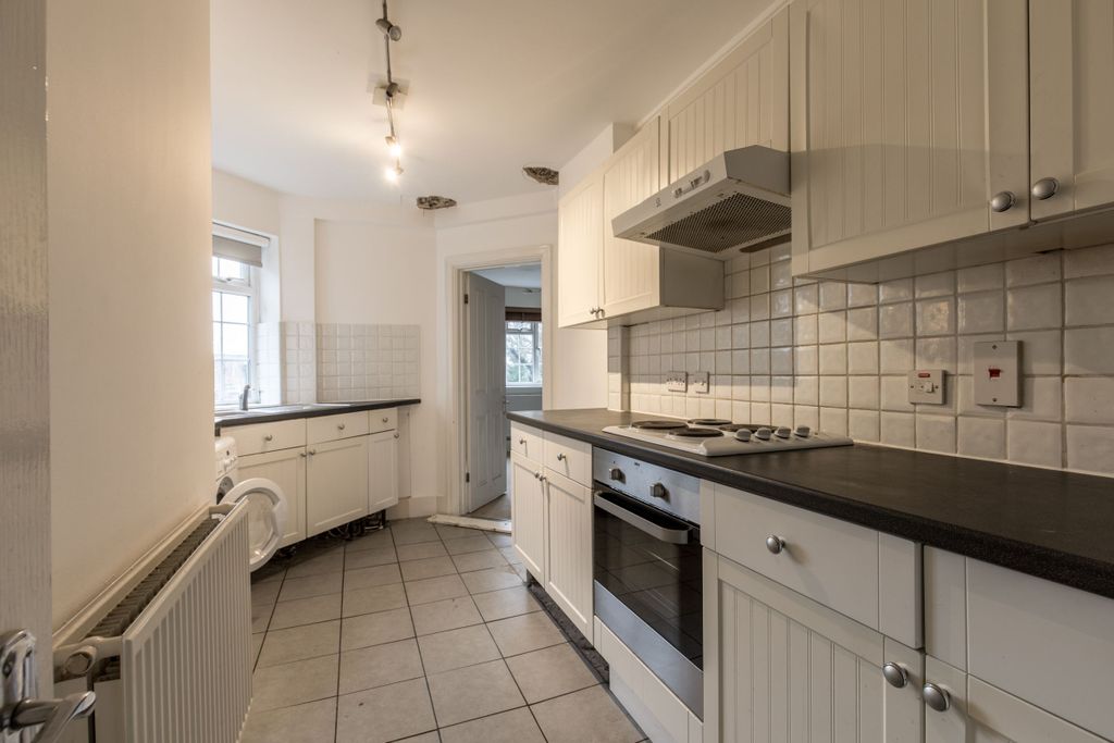 Property photo 1 of 10 Kitchen