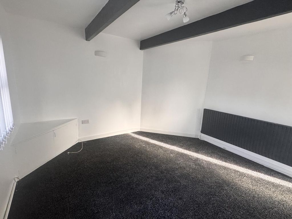 Property photo 3 of 16 Living Room