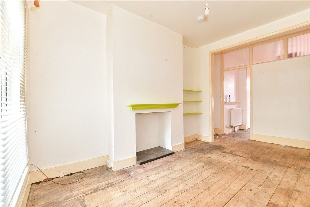 Property photo 1 of 9 Lounge