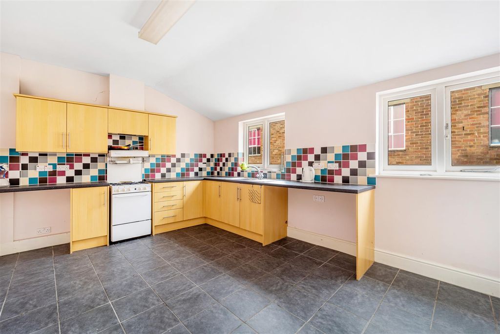 Property photo 3 of 16 13A &amp; 15 Pen Street (Boston)-20.Jpg