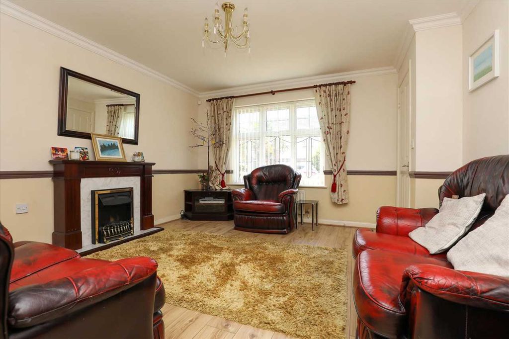 Property photo 2 of 19 Lounge