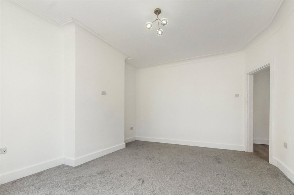 Property photo 3 of 21 Picture No. 18