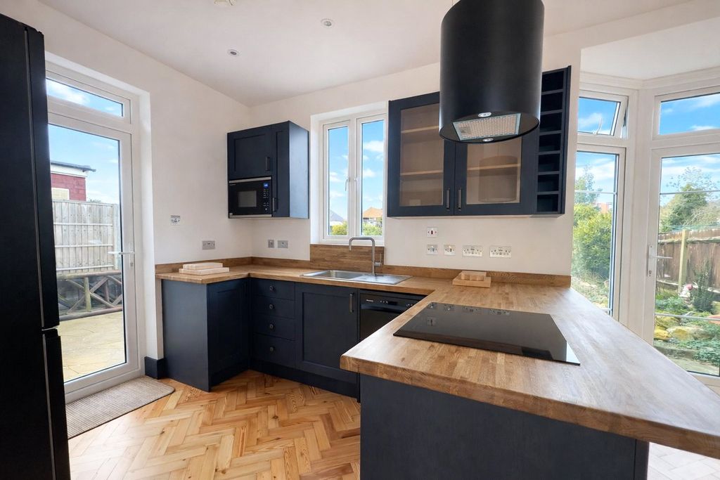 Property photo 3 of 18 Picture 3