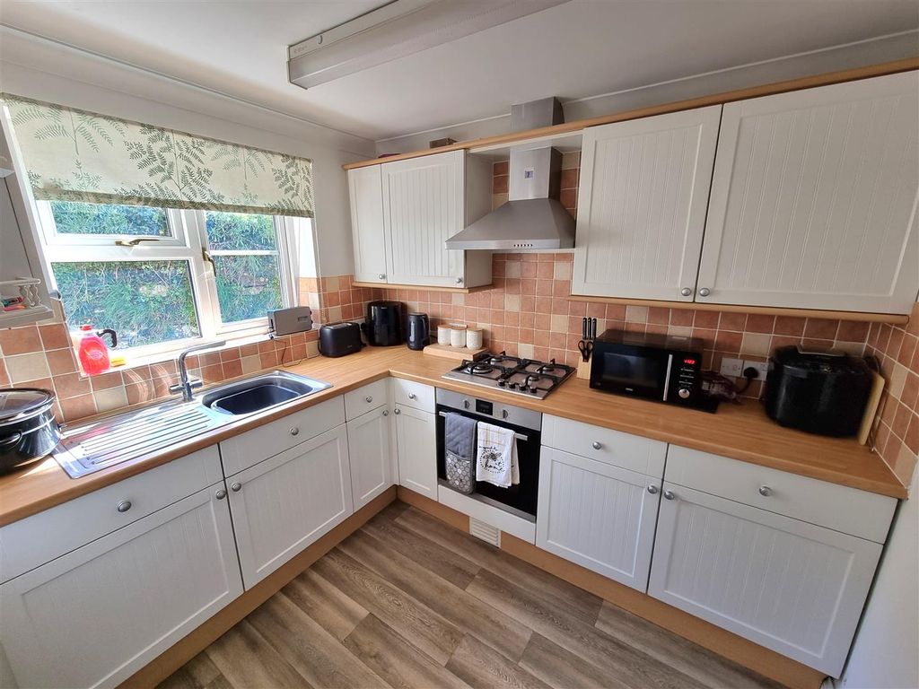 Property photo 3 of 15 Kitchen.Jpg